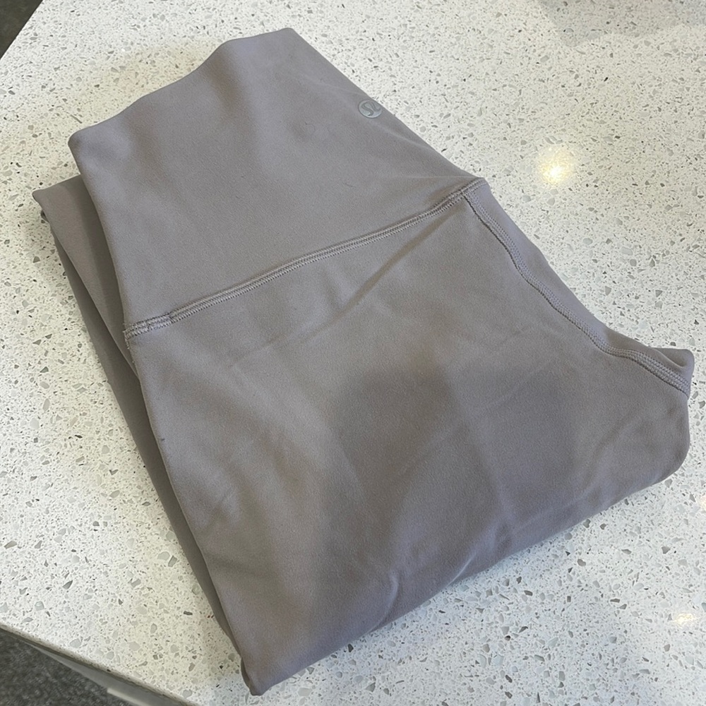 Size 6 Lulu Aligns